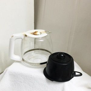 BLACK+DECKER 12-Cup Replacement Glass Carafe, White CM0940WD + Free Coffee Baske